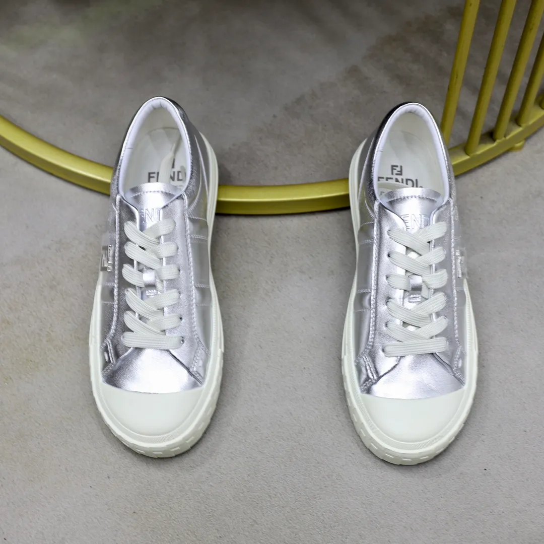 Factory price: 580💰Original order (couple model) Brand: FENDI Fendi🙅‍♂️🙅‍♂️🙅‍♂️ Size: Female 35–40, Male 39-44 (45 can be customized) Grade: Official website genuine Material: Imported original cowhide upper Original comfortable lining TPU wear-resistant lightweight outsole Style category: Loafers New trendy shoes color: actual picture color